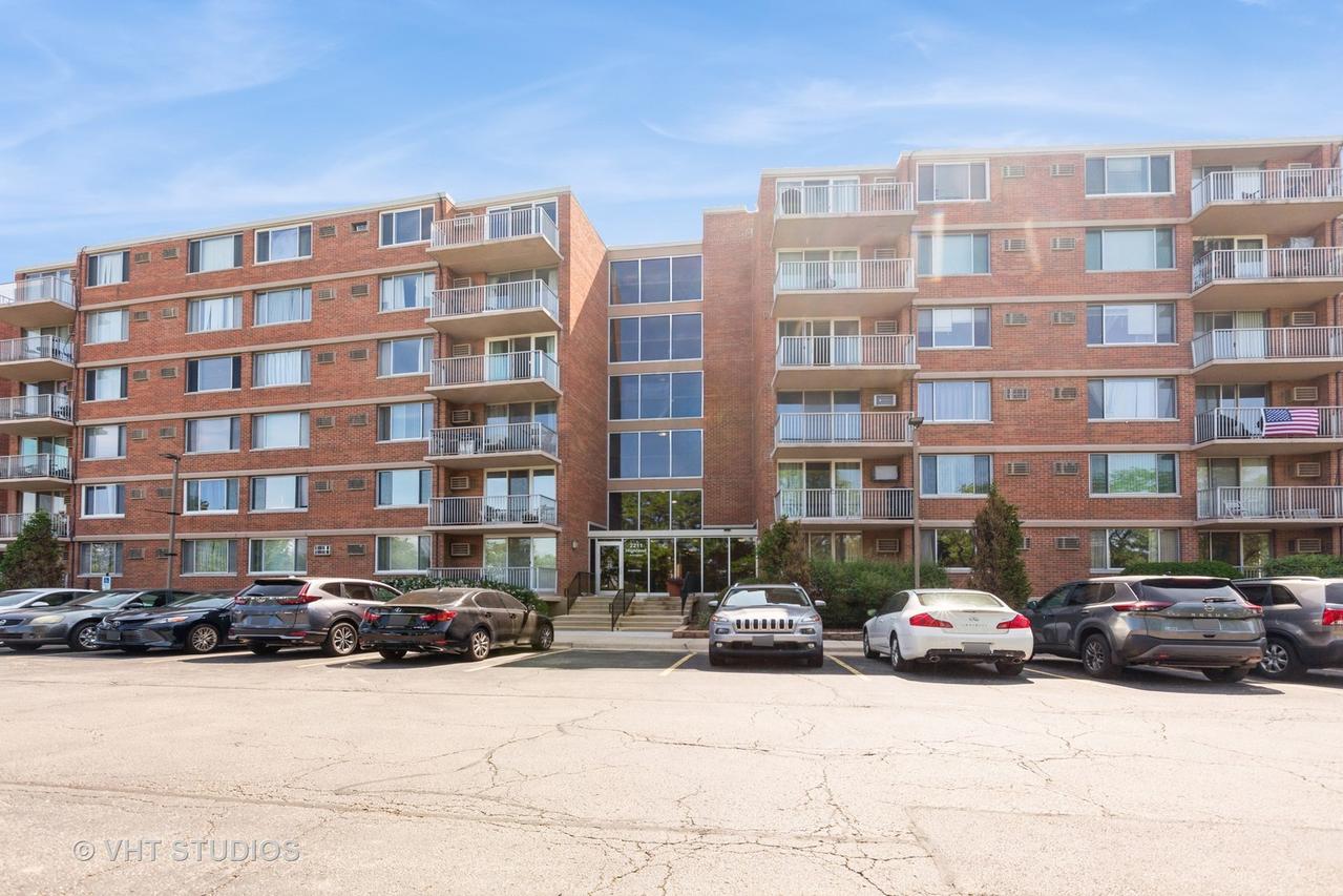 2211 S Highland Ave. #4B, Lombard, IL 60148