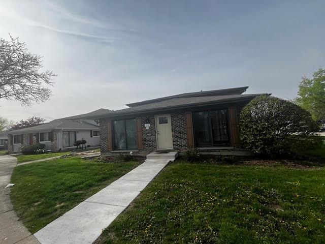 2S739 Winchester Cir. #1, Warrenville, IL 60555