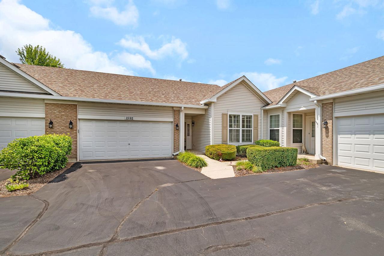 1592 W Cadillac Cir., Romeoville, IL 60446