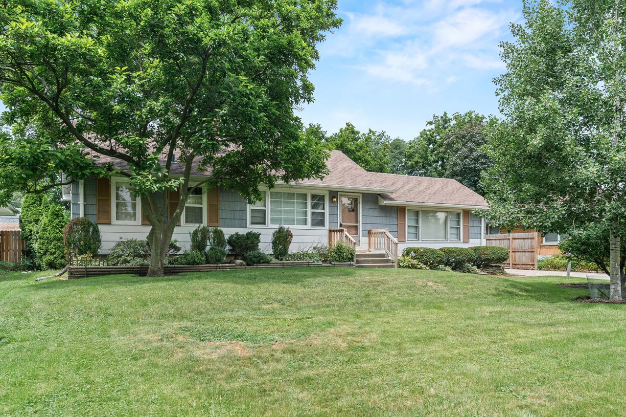 216 S Michigan Ave., Addison, IL 60101