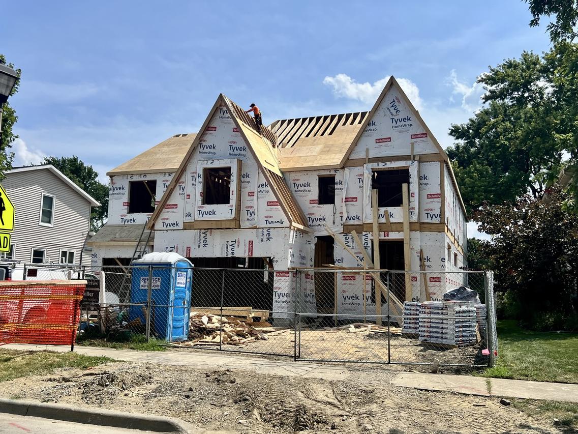 260 E Grantley Ave., Elmhurst, IL 60126