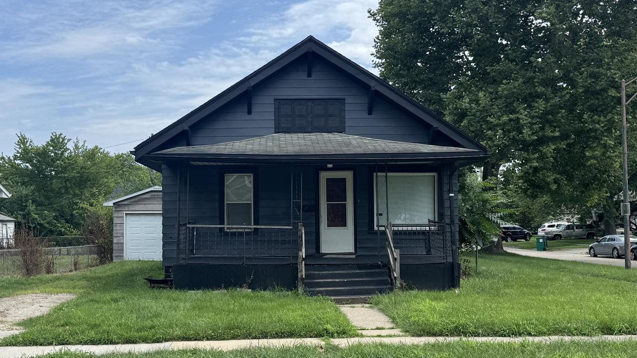 1102 N 6th St., Champaign, IL 61820
