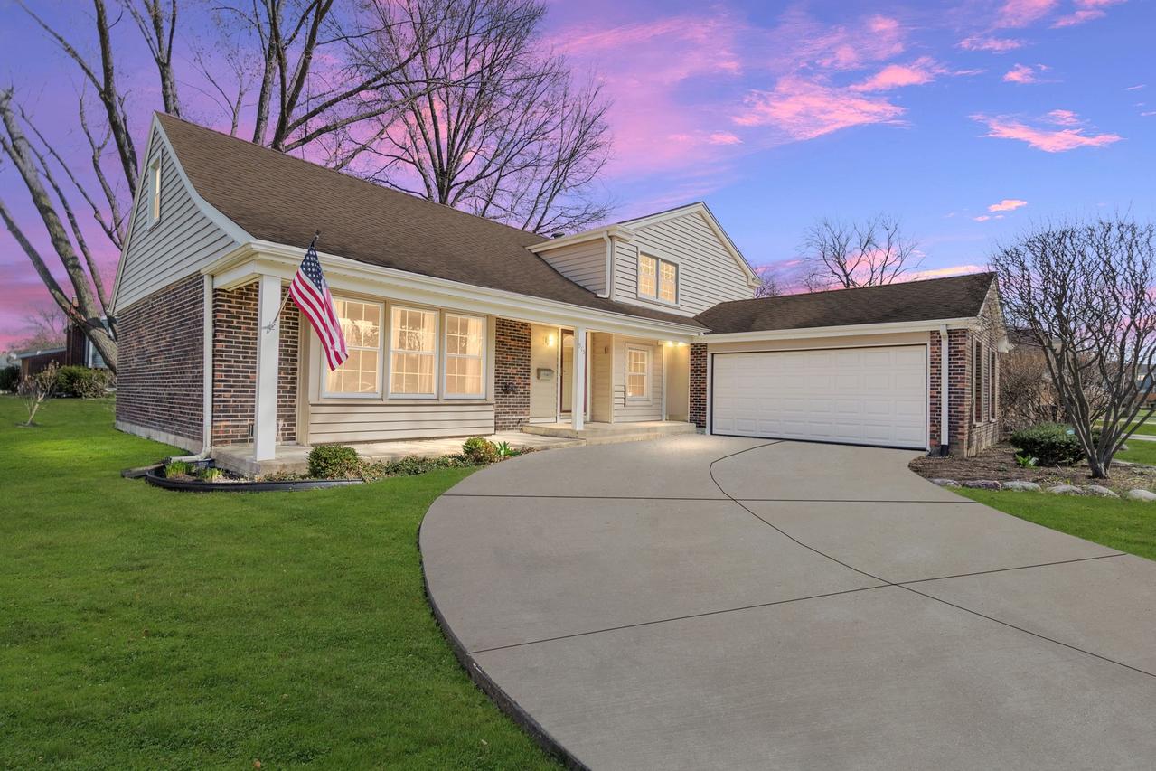 915 N Saratoga Dr., Palatine, IL 60074