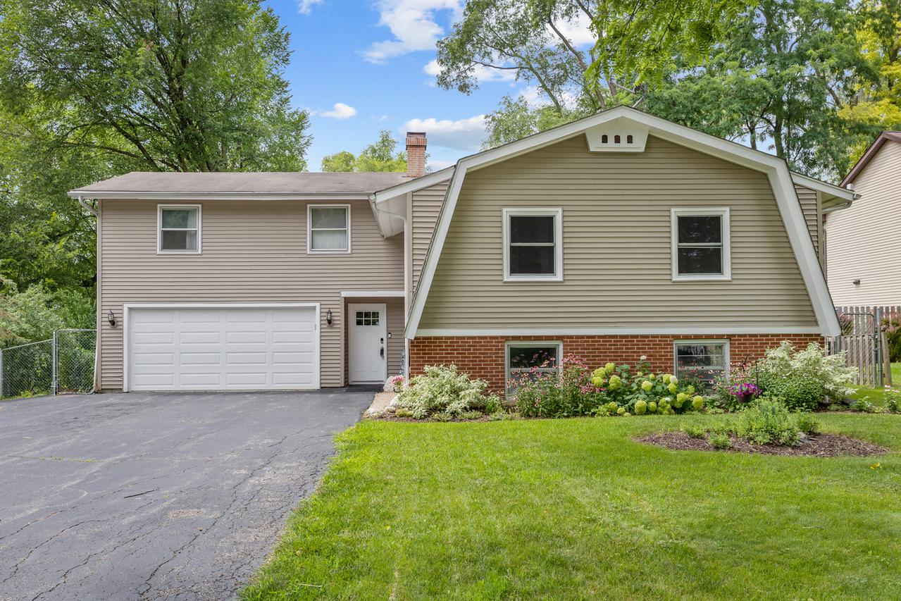 3217 Midway Dr., Island Lake, IL 60042