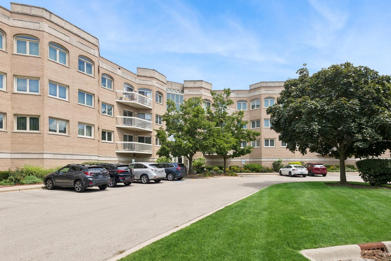 170 Manchester Dr. #405, Buffalo Grove, IL 60089