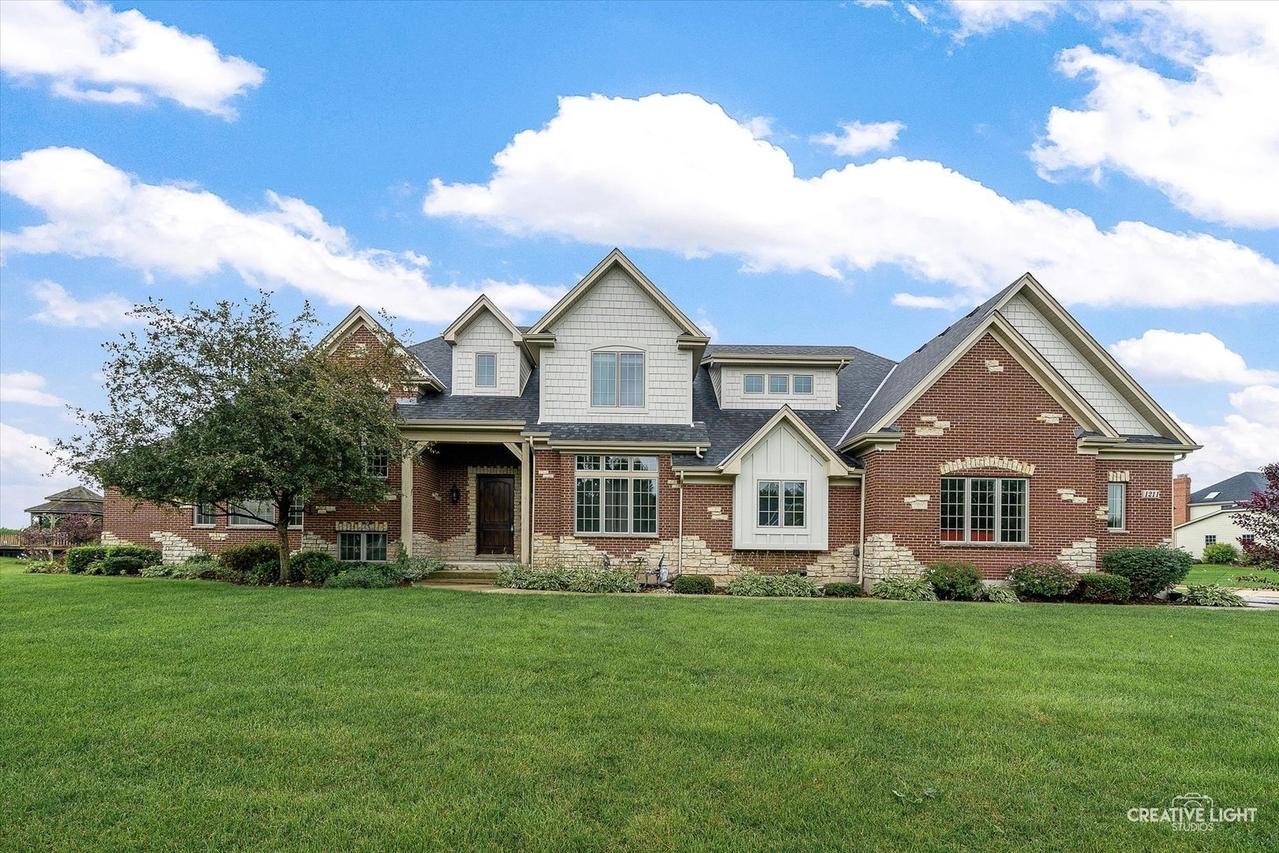 1211 Coyote Tr., Hampshire, IL 60140