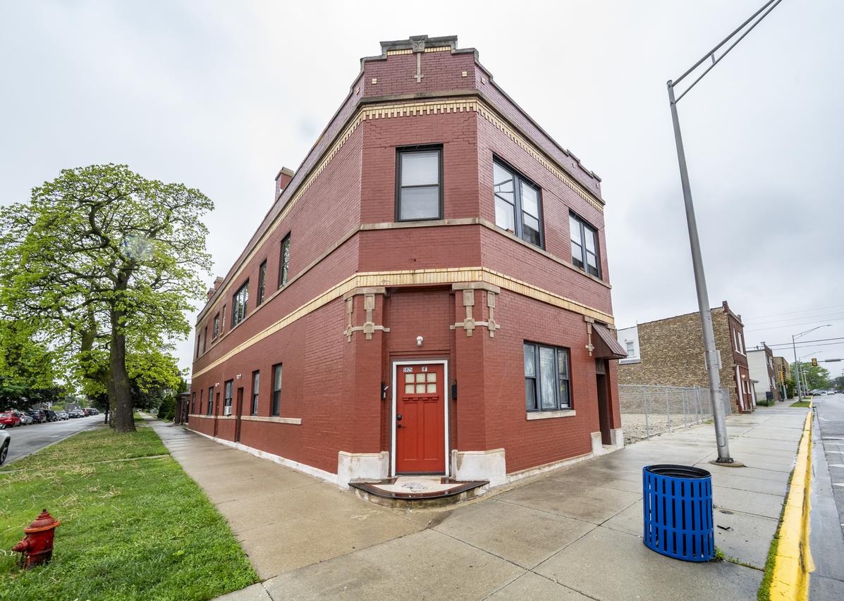 5925 W 16th St., Cicero, IL 60804