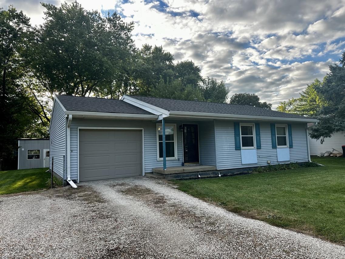 9 Kirkwood Dr., Clinton, IL 61727