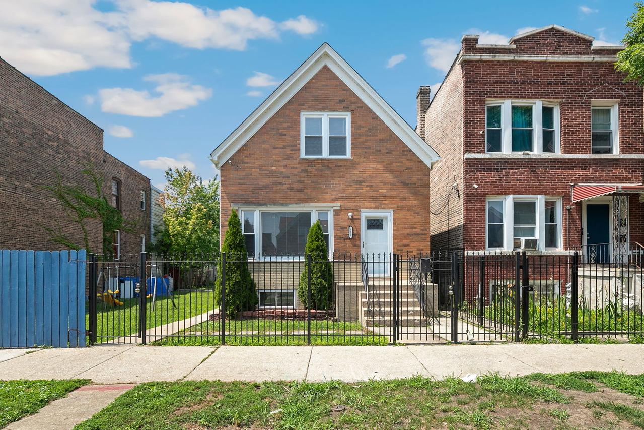 930 N Central Park Ave., Chicago, IL 60651