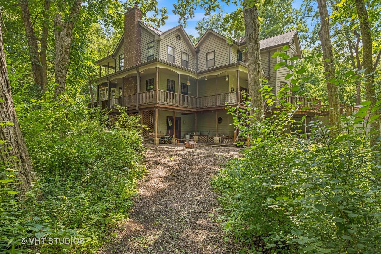 2418 Bennington Ln., Mchenry, IL 60050