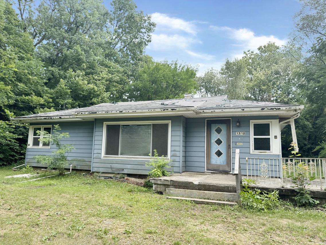 1312 Christiana Ter., Dixon, IL 61021