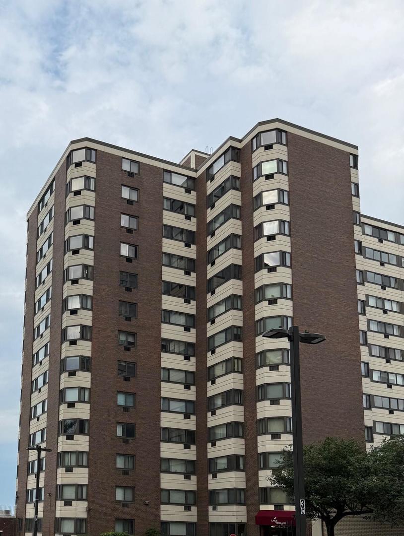 7337 S South Shore Dr. #904, Chicago, IL 60649