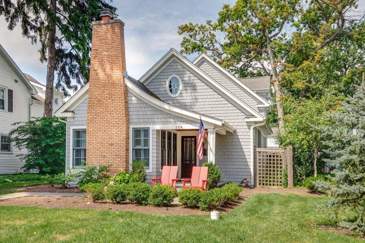 354 Hirst Ct., Lake Bluff, IL 60044
