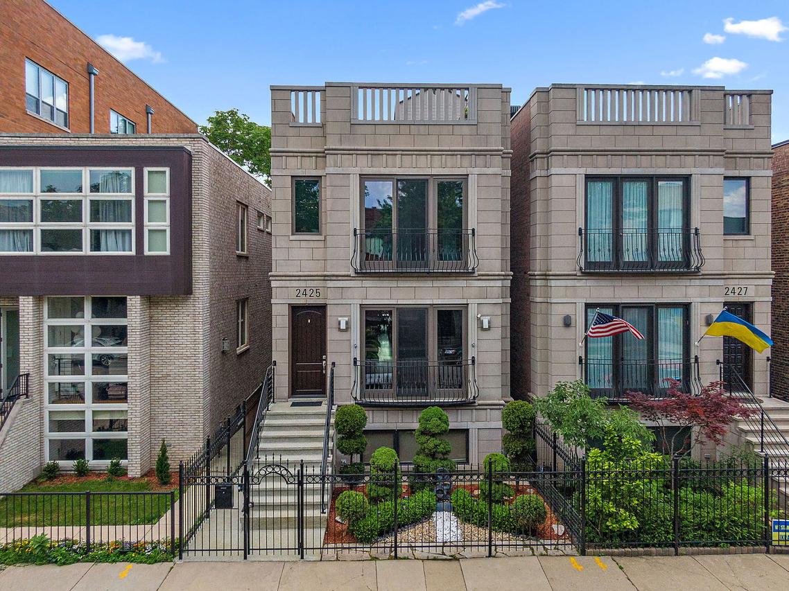 2425 W Erie St., Chicago, IL 60612