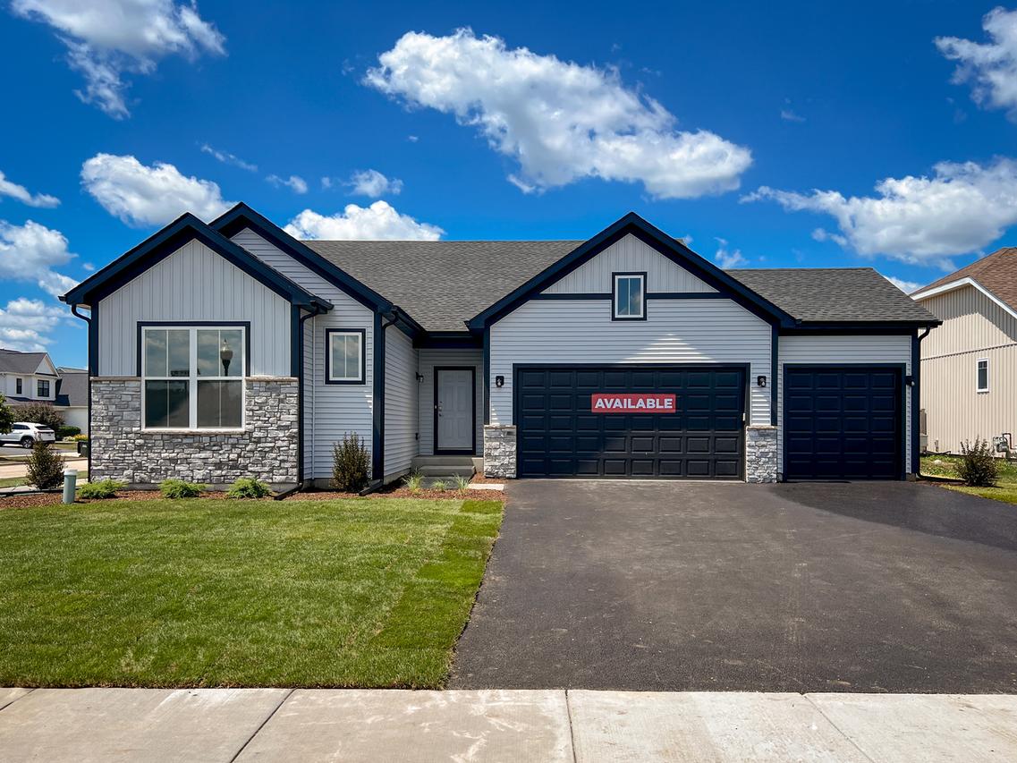 666 Savanna Dr., Hampshire, IL 60140