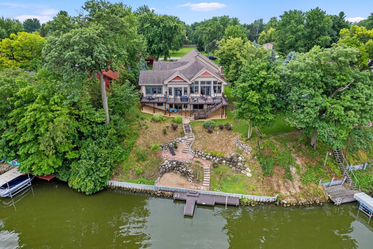 853 Lake Holiday Dr., Lake Holiday, IL 60548
