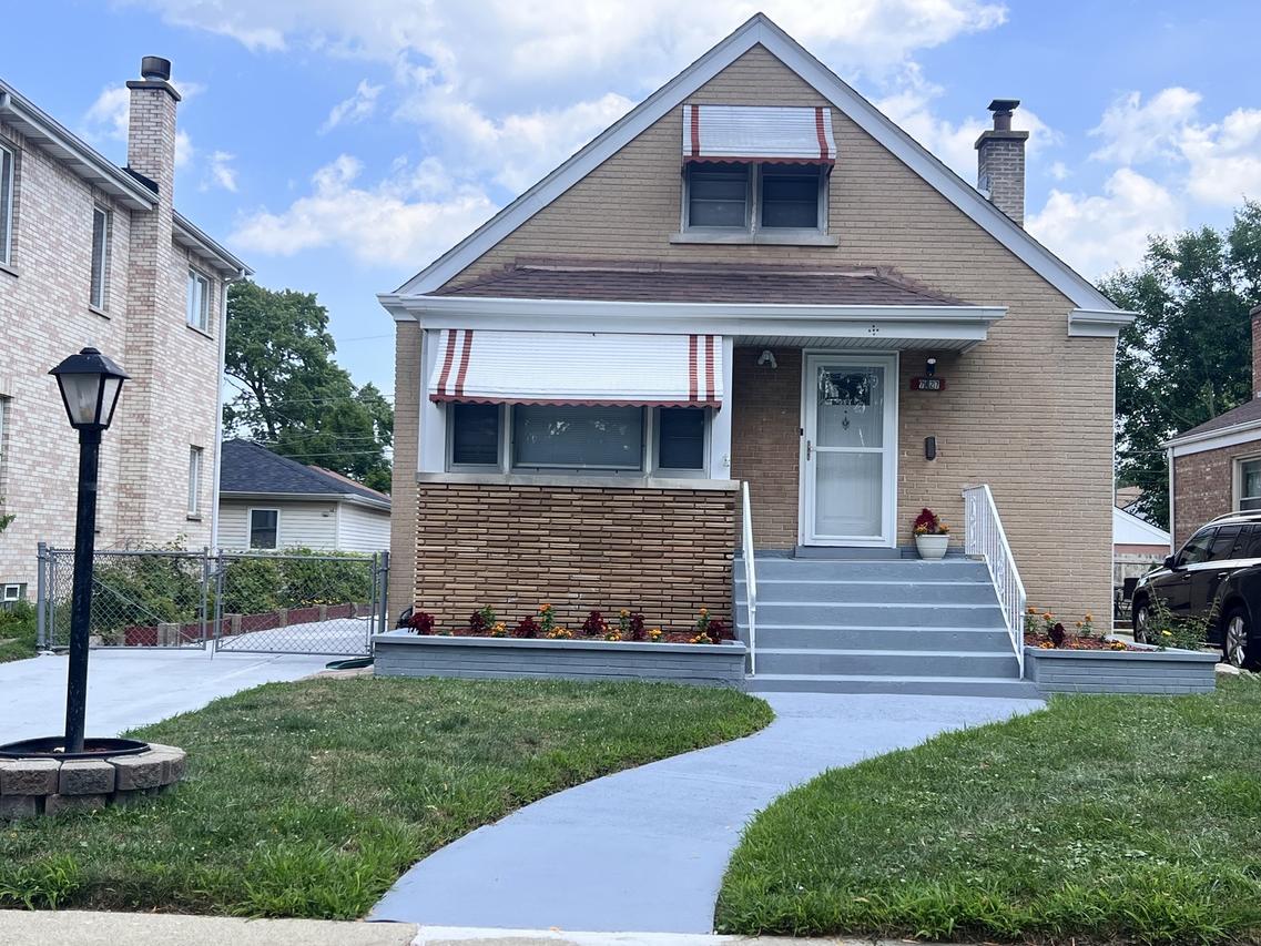 7427 Tripp Ave., Skokie, IL 60076