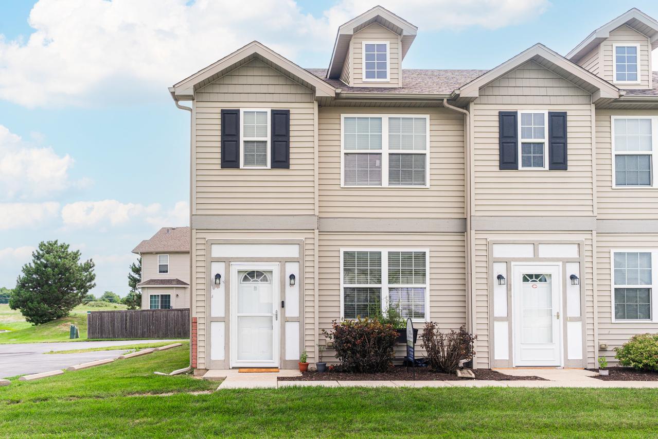 257 Bent Grass Cir. #D, Dekalb, IL 60115