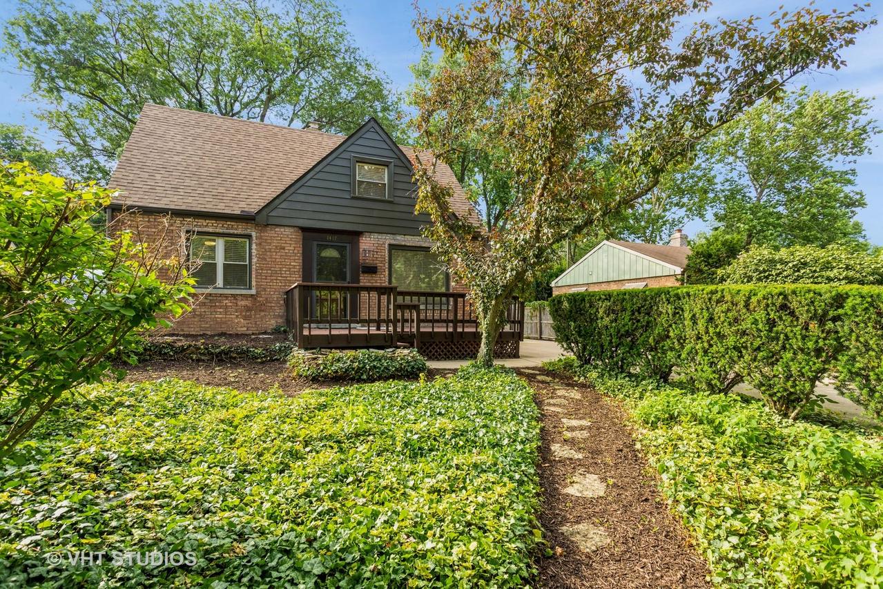 1417 College Ave., Wheaton, IL 60187