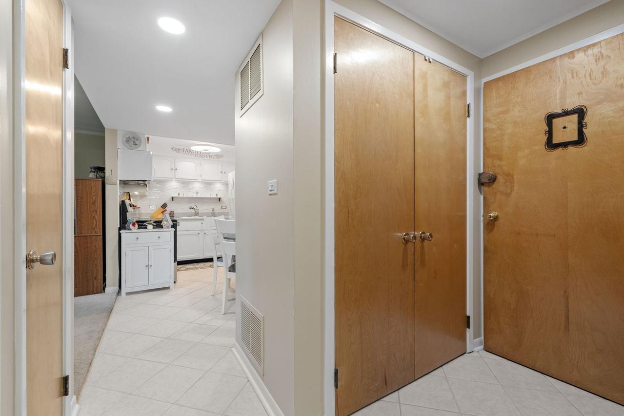 5540 Walnut Ave. #27A, Downers Grove, IL 60515