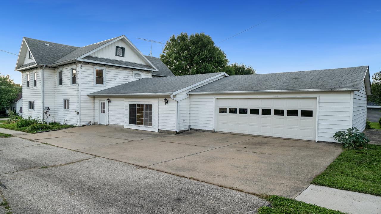303 N Stanton St., Davis, IL 61019