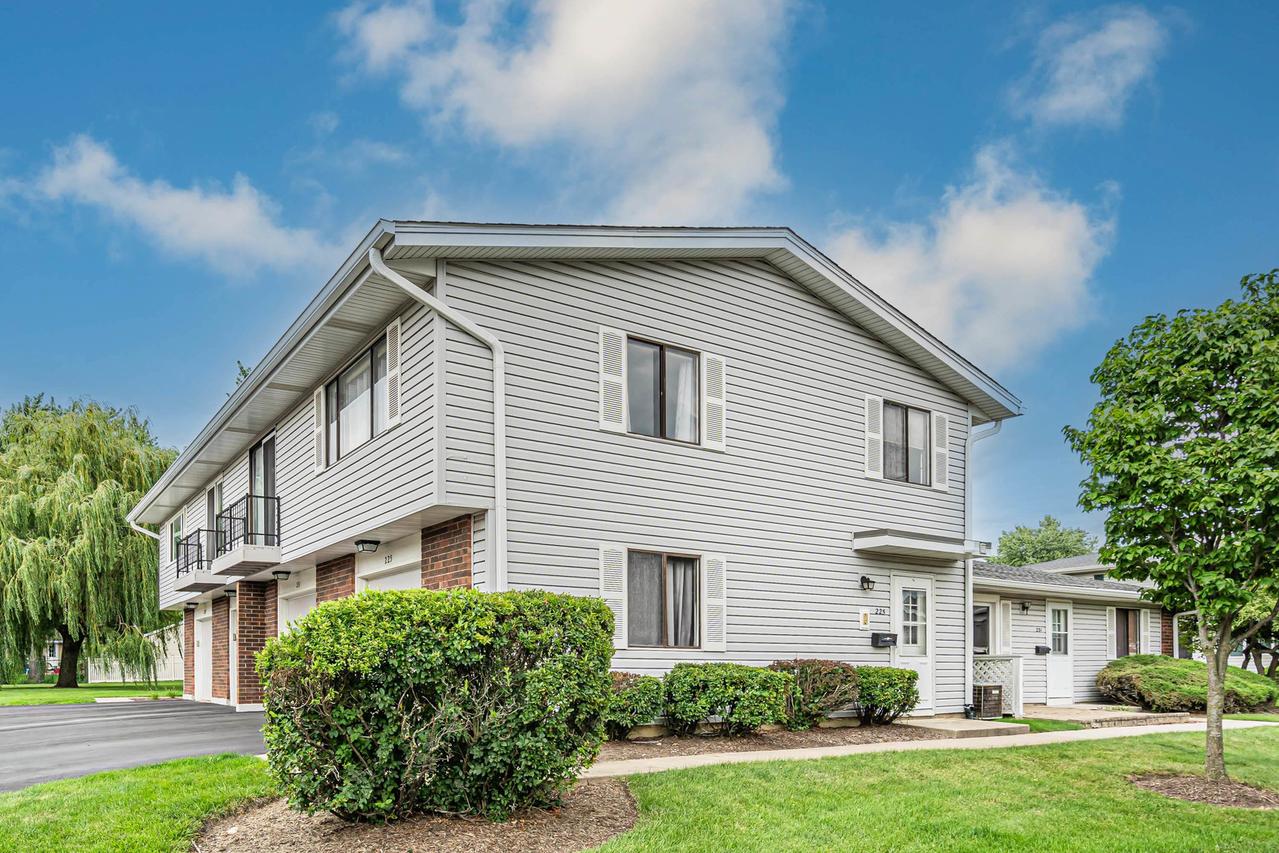 225 Barcliffe Ln., Schaumburg, IL 60194