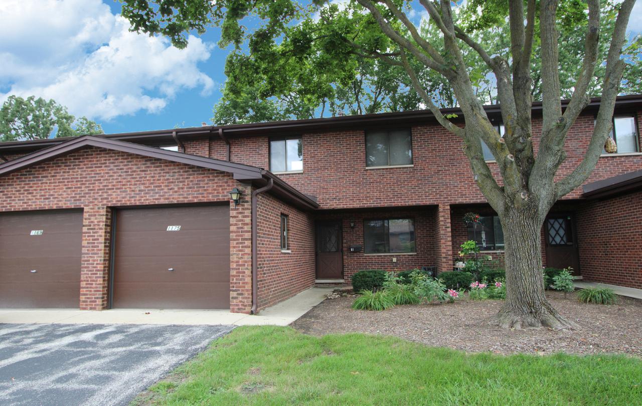 1175 Hunters Ln., Lake Zurich, IL 60047