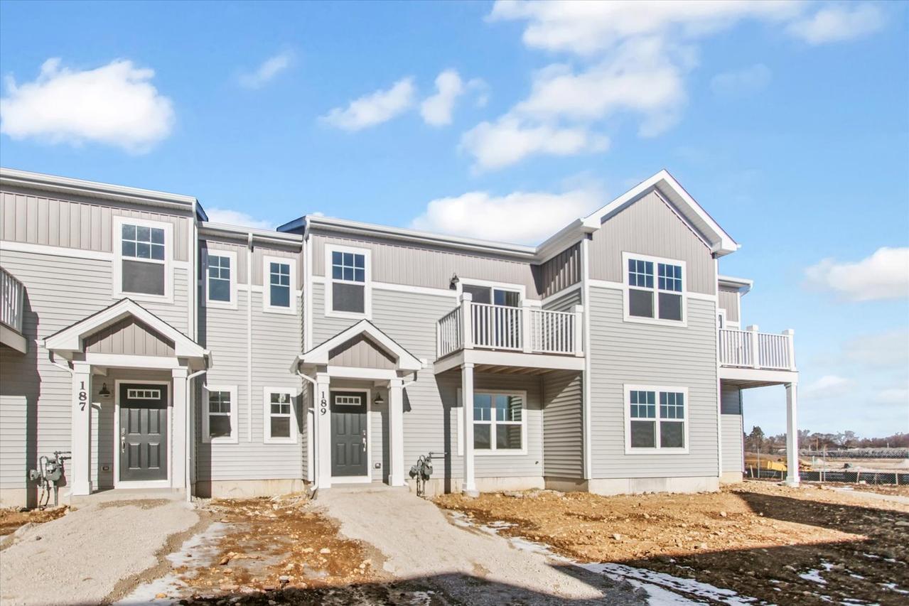 269 Kingsport Dr., South Elgin, IL 60177