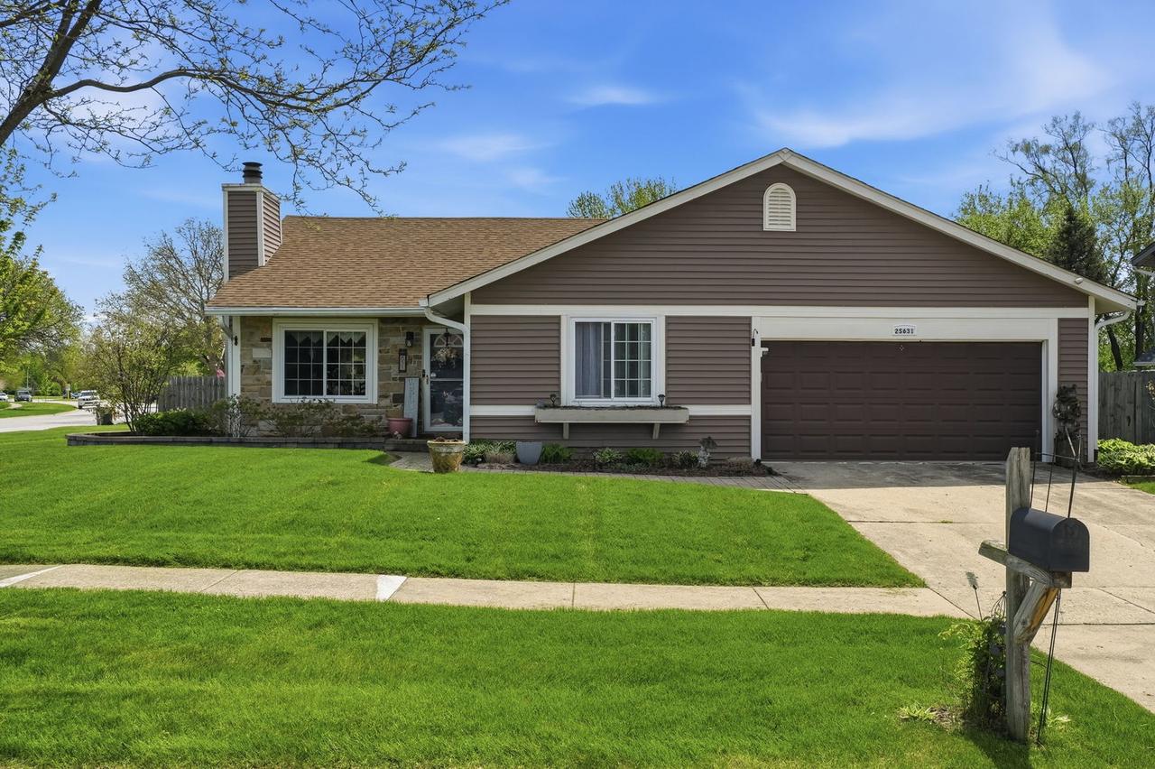 2S631 Angeline Ct., Warrenville, IL 60555