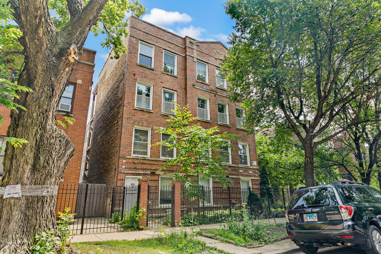 3039 N Troy St. #2W, Chicago, IL 60618