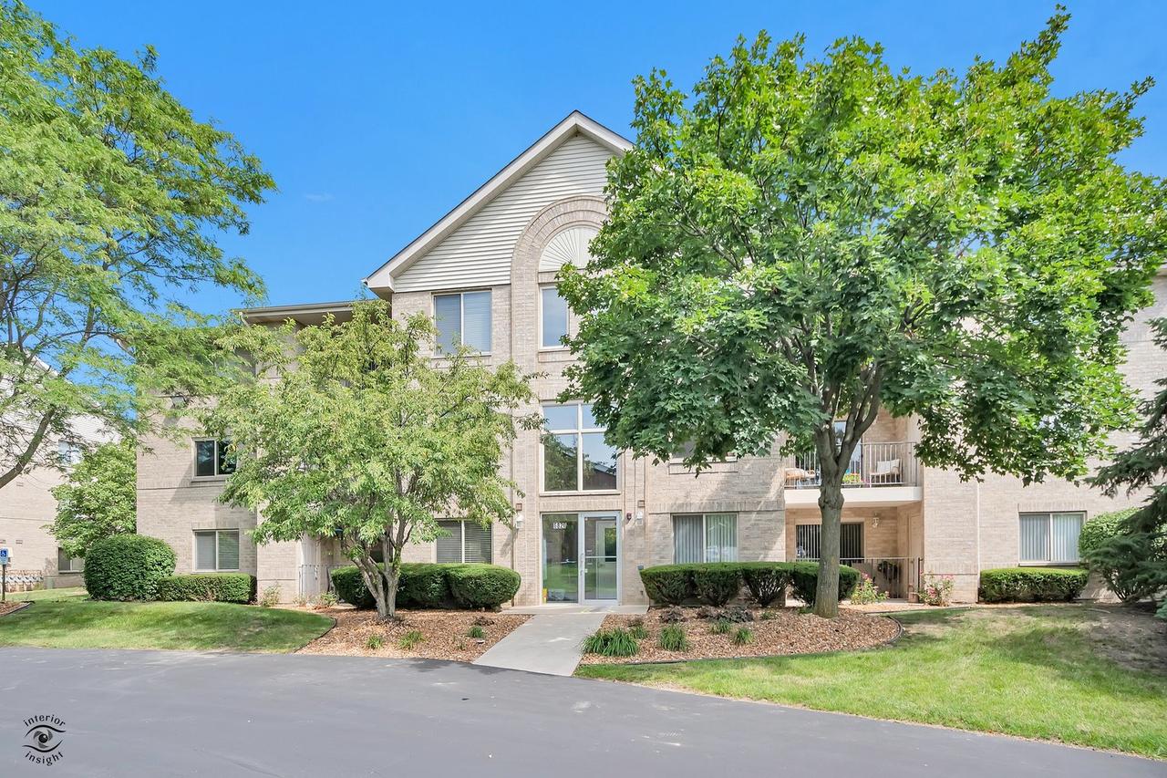 6820 Ridge Point Dr. #1D, Oak Forest, IL 60452
