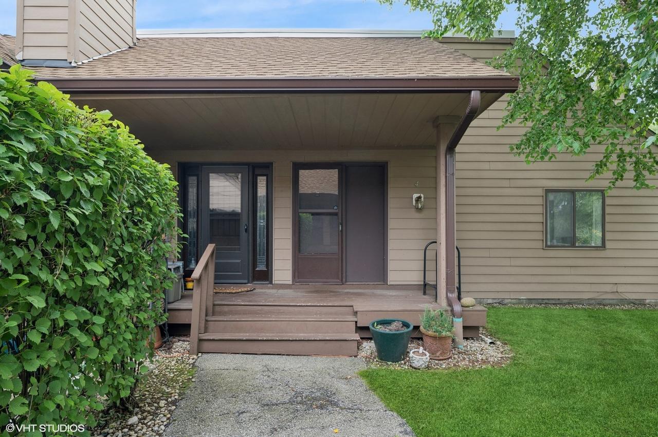 3377 Beacon St. #4, North Chicago, IL 60064