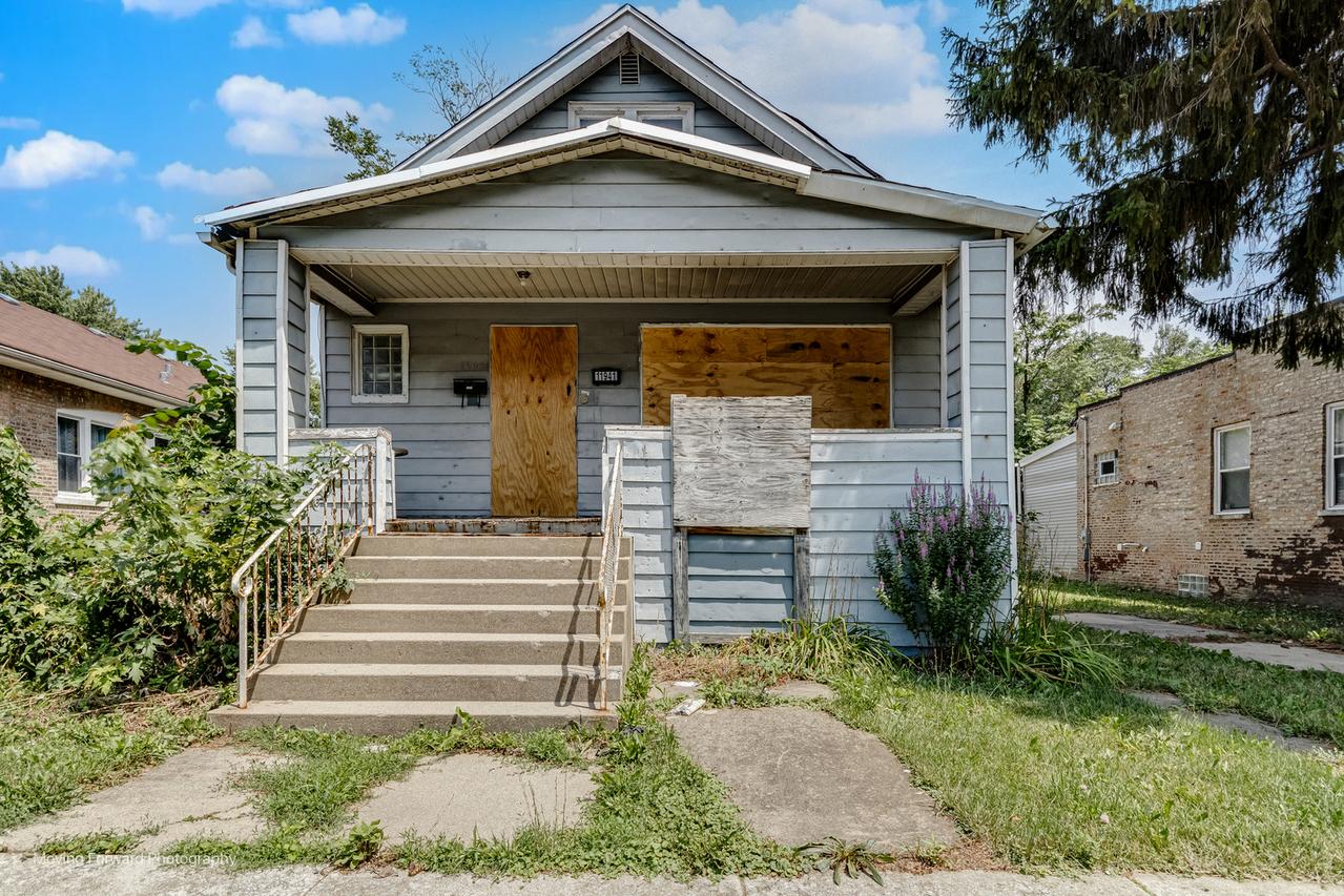 11941 S La Salle St., Chicago, IL 60628