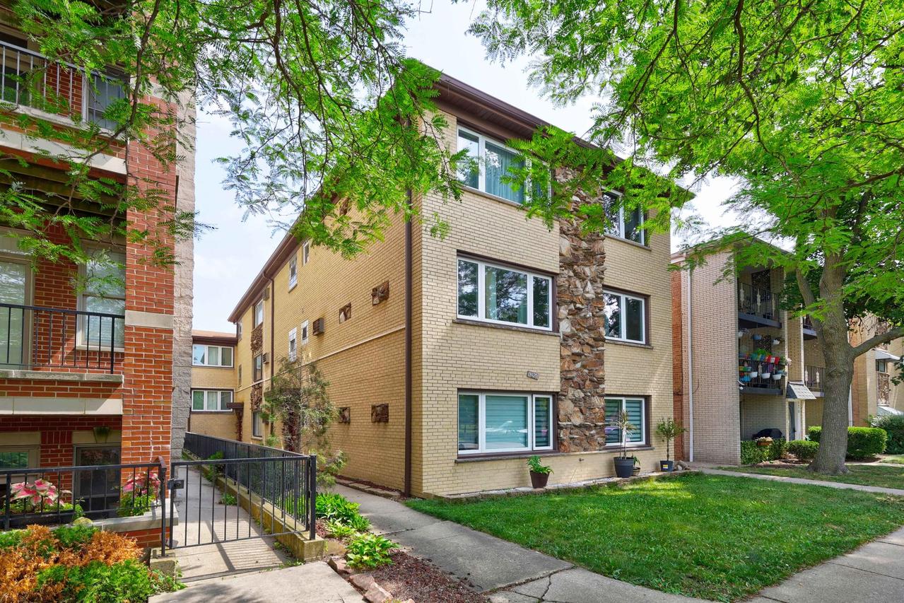 5472 W Higgins Ave. #1A, Chicago, IL 60630