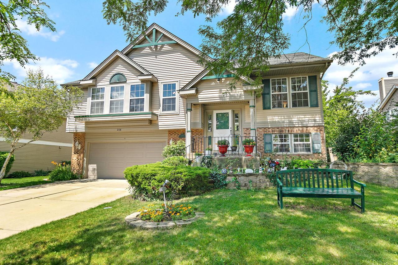 2138 Green Bridge Ln., Hanover Park, IL 60133
