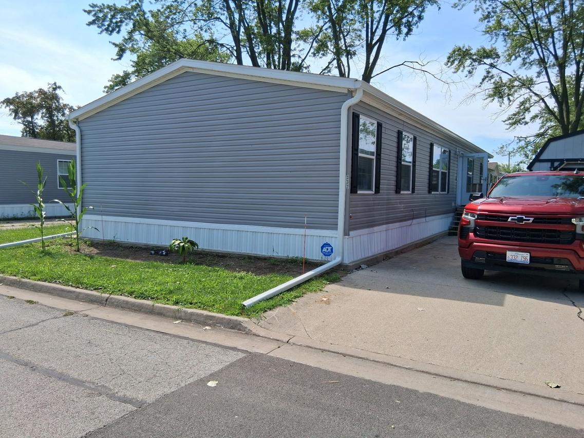 333 Avenue F Ave., Bloomington, IL 61704