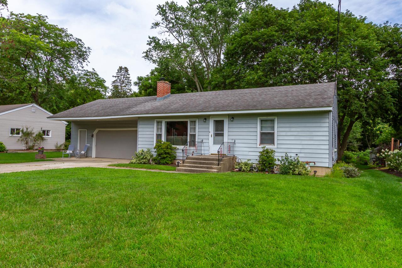 285 Illinois St., Crystal Lake, IL 60014