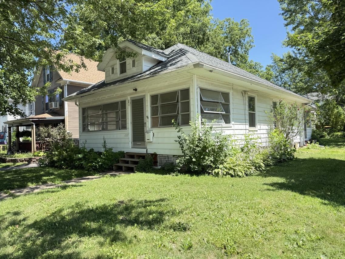 1557 S Oak Ave., Freeport, IL 61032