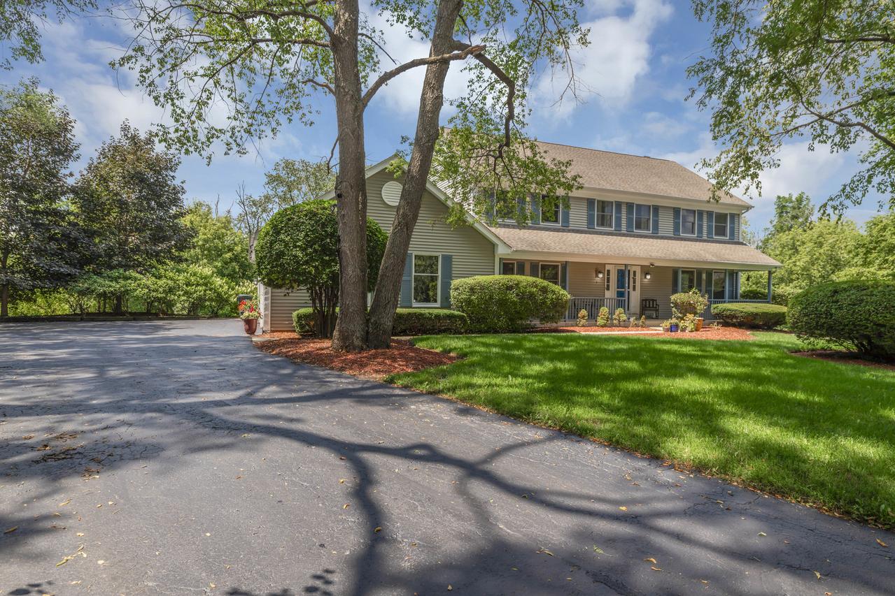 214 Darien Ct., Sleepy Hollow, IL 60118