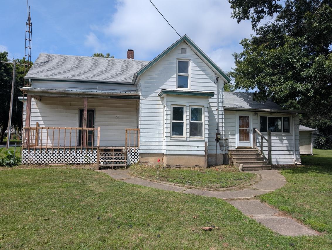 207 S Center St., Sadorus, IL 61872