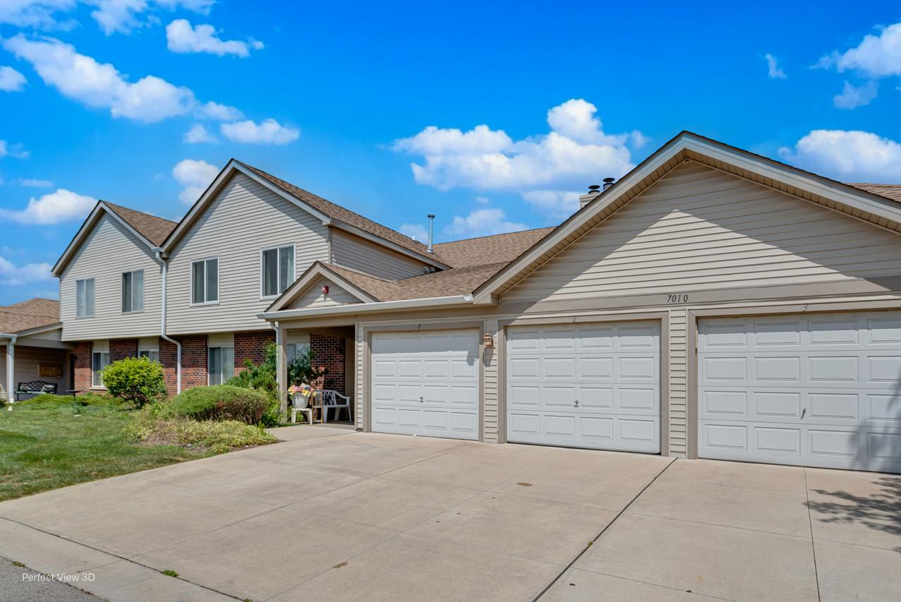 7010 Andover Ct. #102, Woodridge, IL 60517