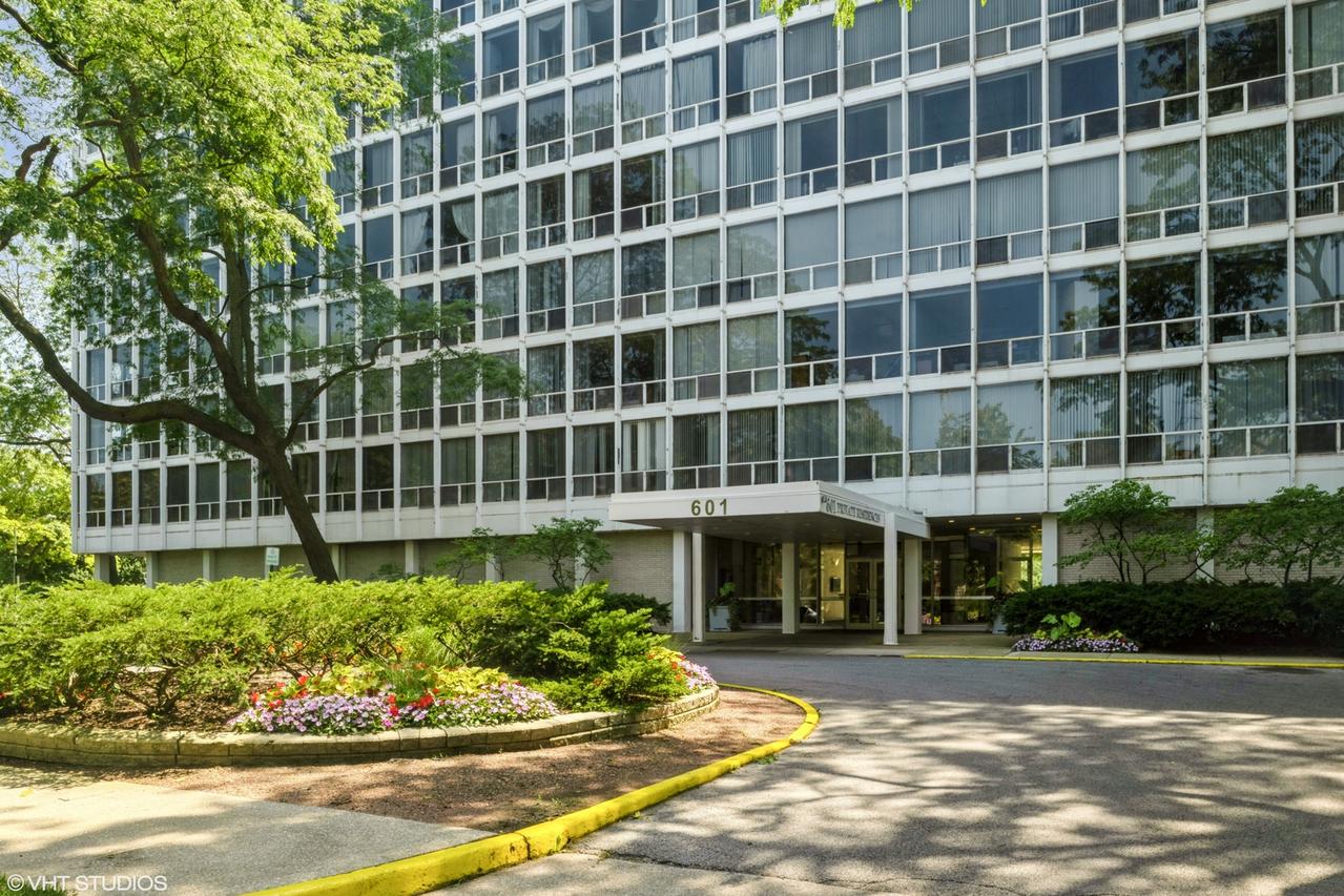 601 E 32nd St. #801, Chicago, IL 60616