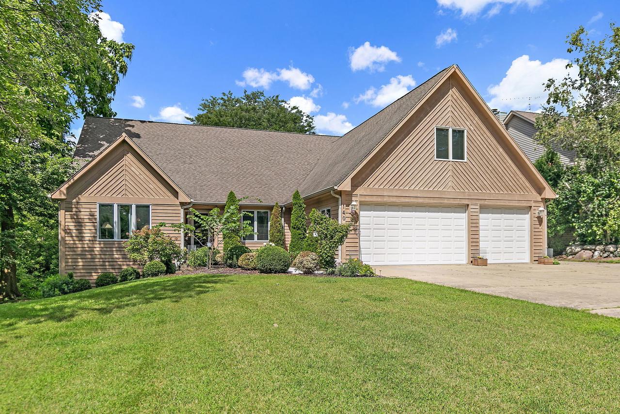 140 Mccullom St., Crystal Lake, IL 60014