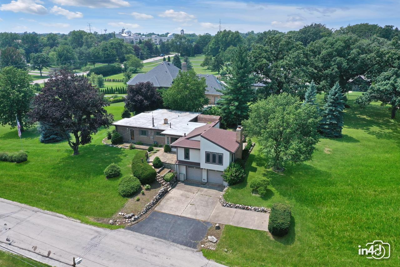 303 79th St., Burr Ridge, IL 60527