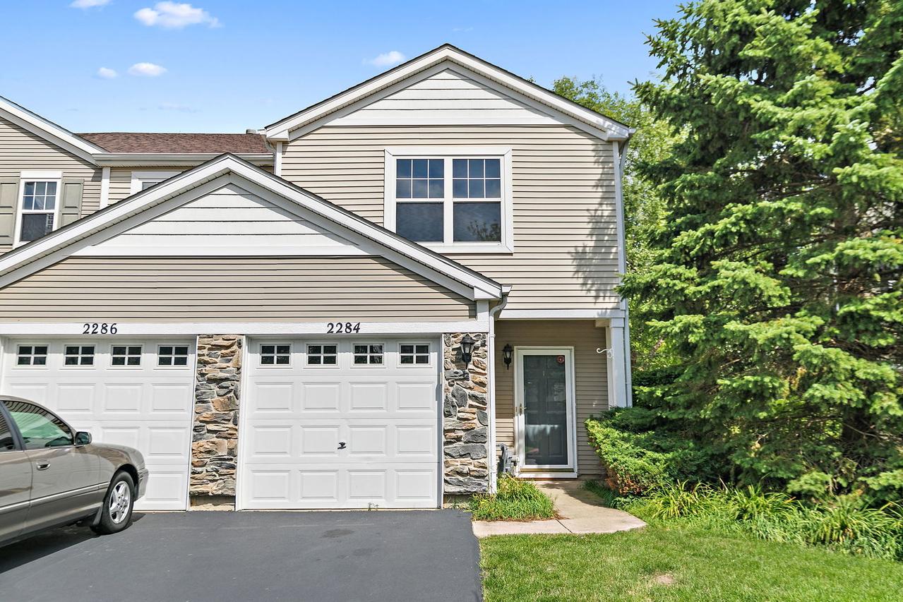 2284 Flagstone Ln., Carpentersville, IL 60110