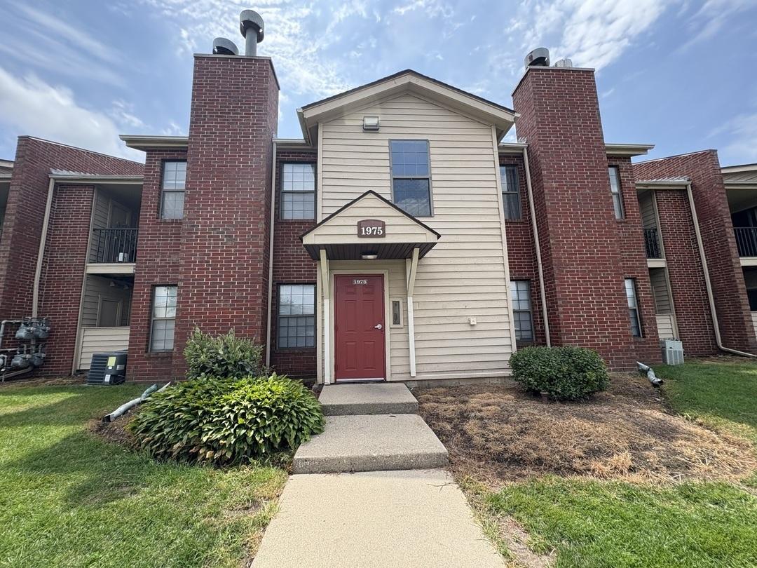 1975 N Hicks Rd. #108, Palatine, IL 60074
