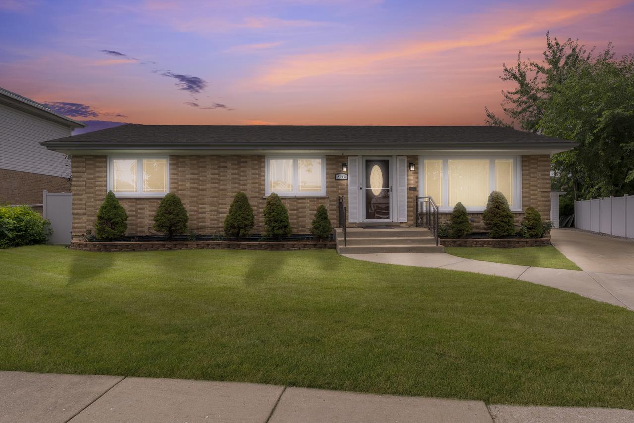 8213 W Lyons St., Niles, IL 60714