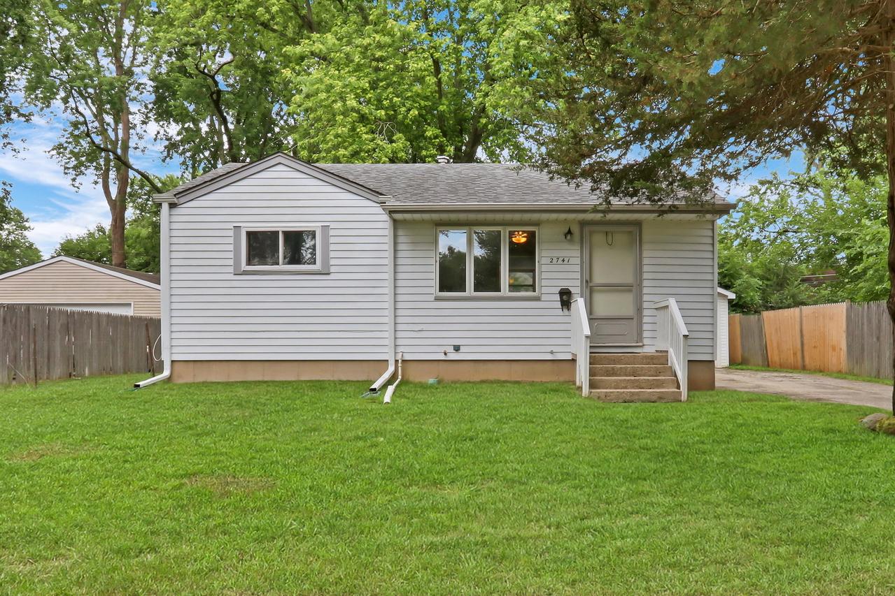 2741 Pawnee Rd., Waukegan, IL 60087
