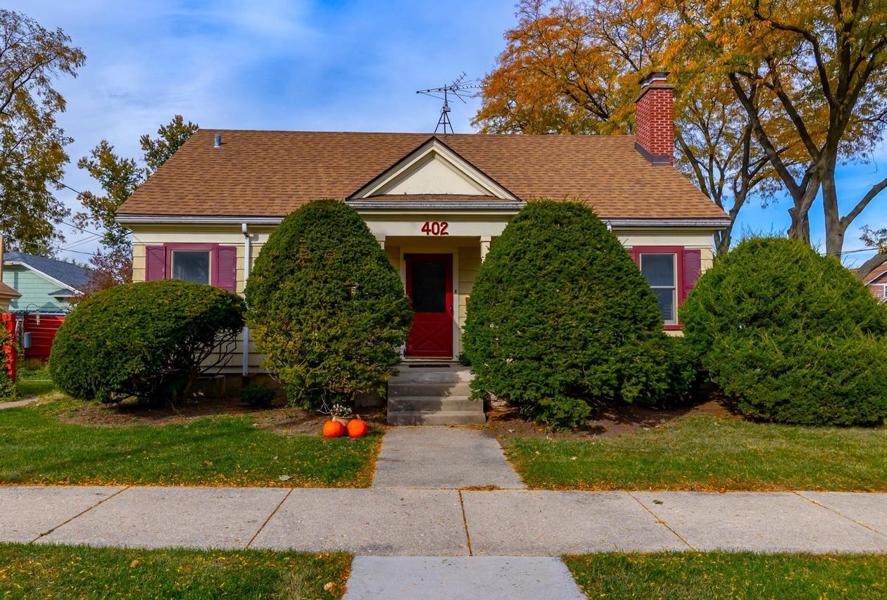402 Orange St., Elgin, IL 60123