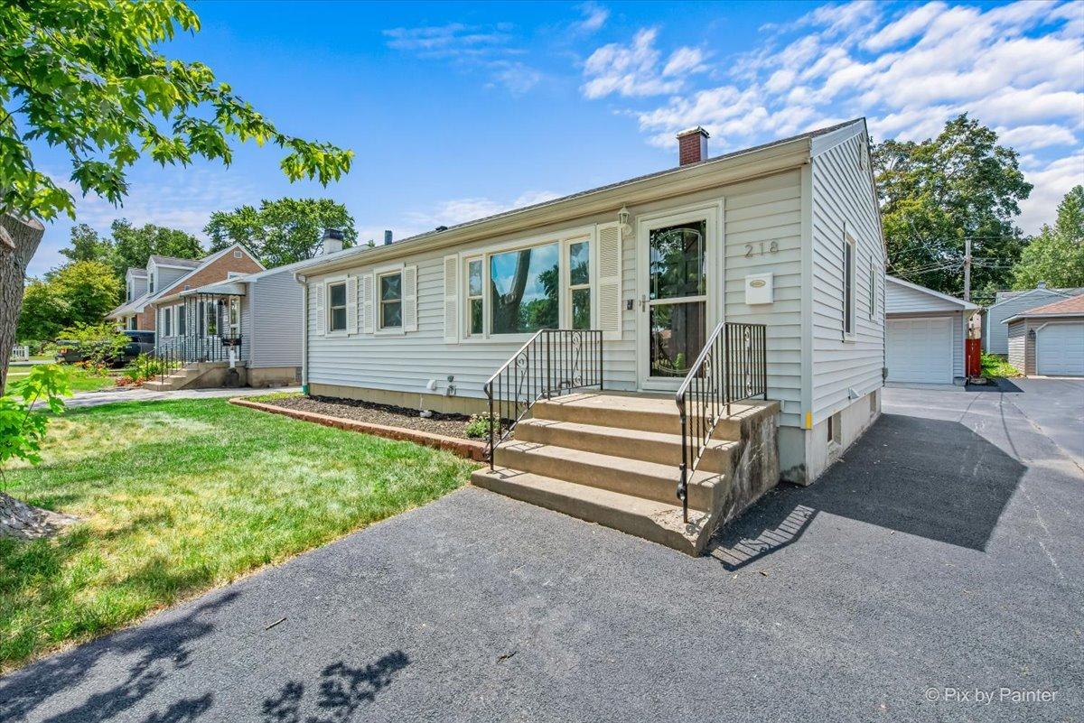 218 N Berteau Ave., Bartlett, IL 60103